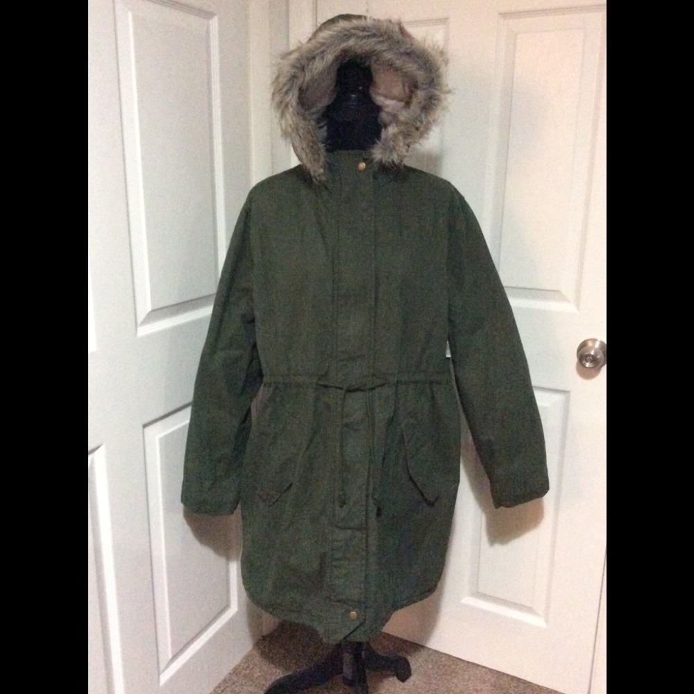 Old navy army green parka NWT Price is firm.